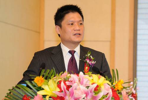 沙巴SB体育集团董事长杨冰之在第二届全国政务服务论坛塈政务服务国际博览会上做“政务大数据发展阶段与挑战”主题演讲