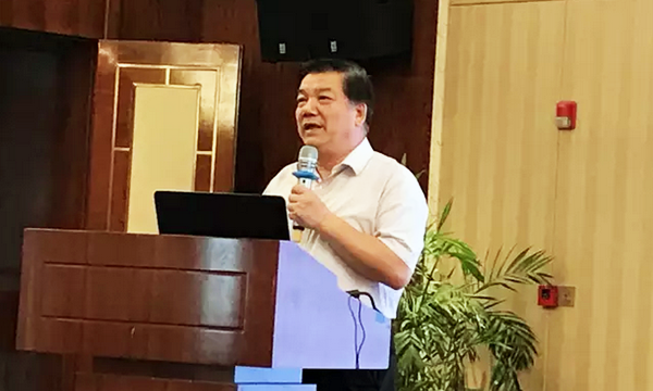 在“青海省政府信息与政务公开培训暨互联网+政务服务研讨会”上，中国信息协会特约副会长、电子政务理事会常务副理事长、中国审计学会计算机分会会长周德铭以《促进政务信息资源共享开放》为题做了专题演讲。
