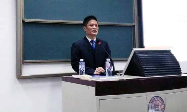 北京沙巴SB体育互联信息顾问有限公司董事长杨冰之应邀为北京示范大学师生讲了一堂“互联网漫谈”公开课