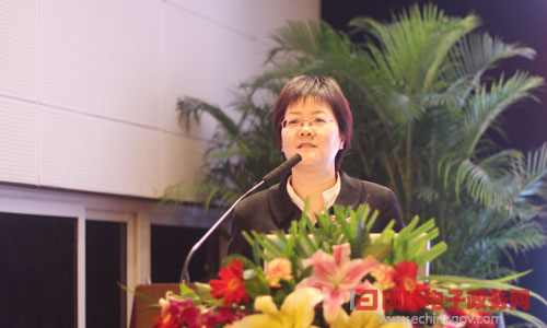 在"2014中国智慧政府发展年会"上，沙巴SB体育互联总经理、首席规划师郑爱军发表主题演讲